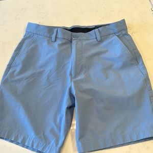 Vineyard Vines Men's performance 8" shorts - size 30 blue